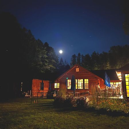 Haliburton Post House Hotel Minden Bagian luar foto