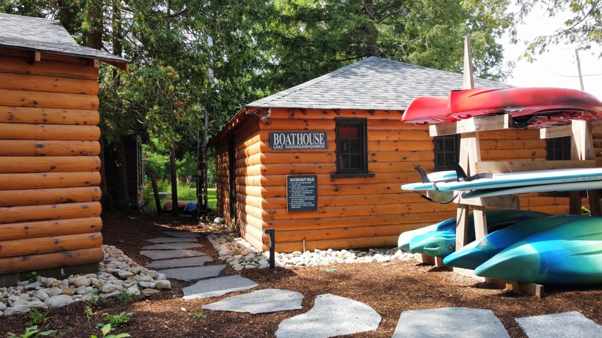 Haliburton Post House Hotel Minden Bagian luar foto