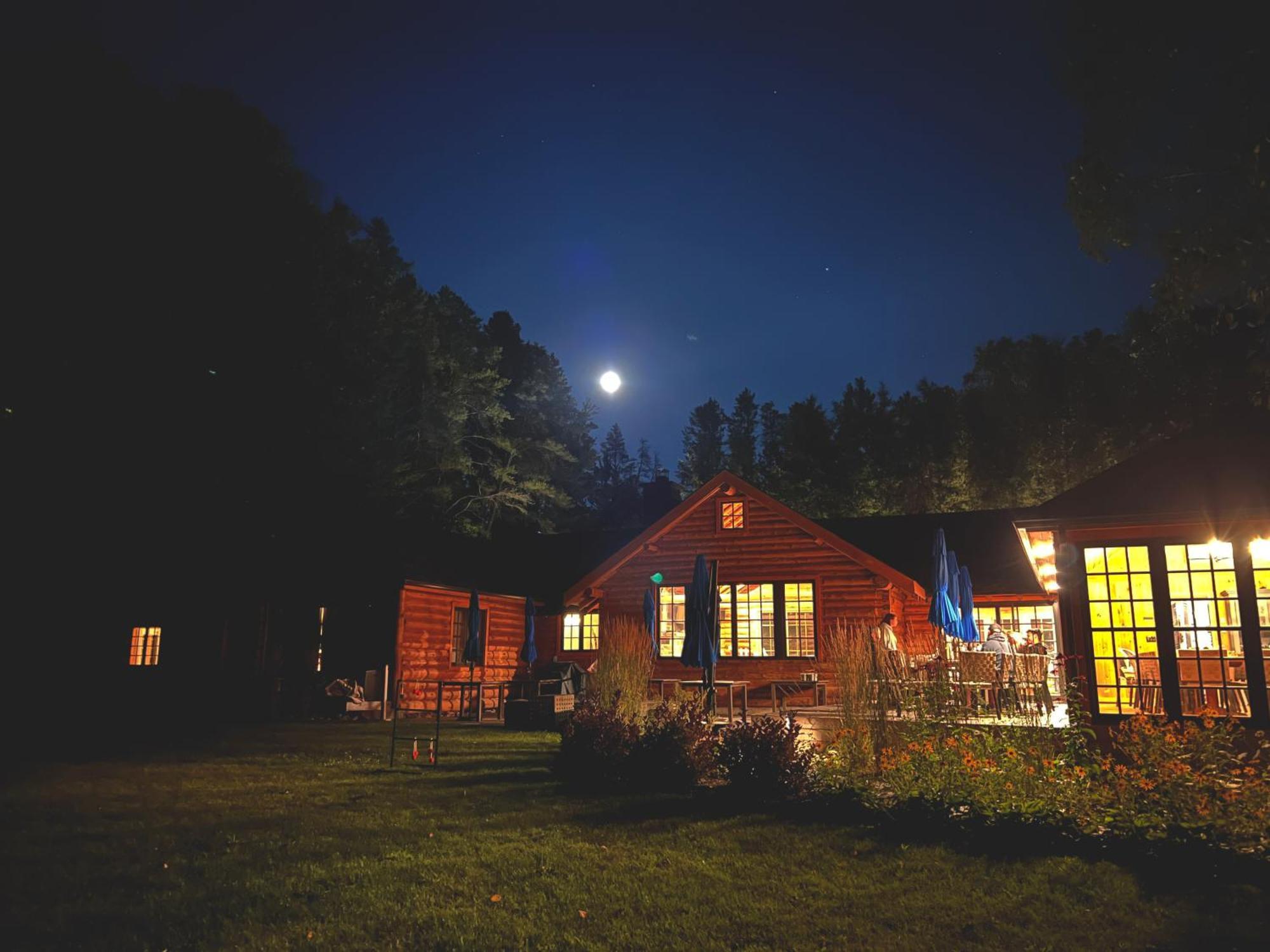 Haliburton Post House Hotel Minden Bagian luar foto