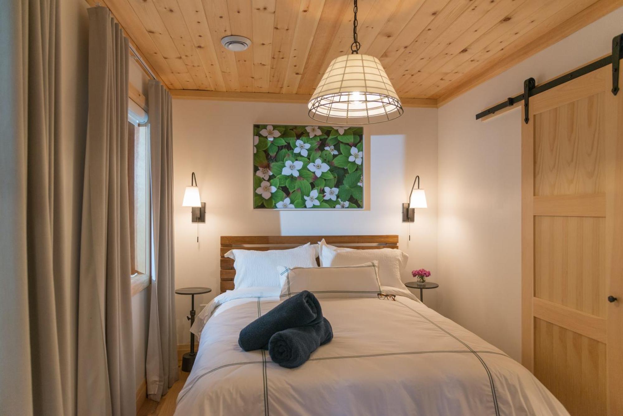 Haliburton Post House Hotel Minden Bagian luar foto