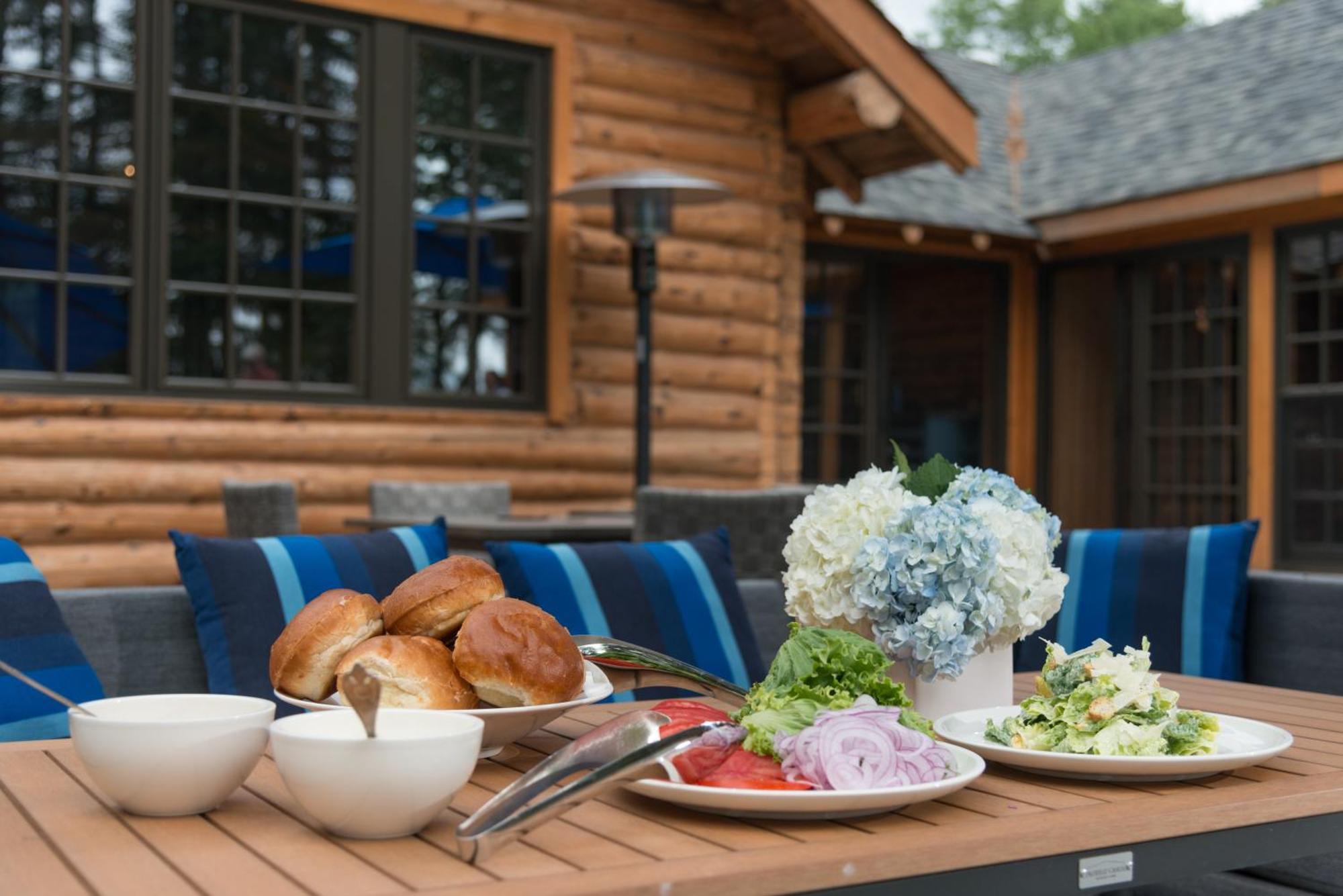 Haliburton Post House Hotel Minden Bagian luar foto