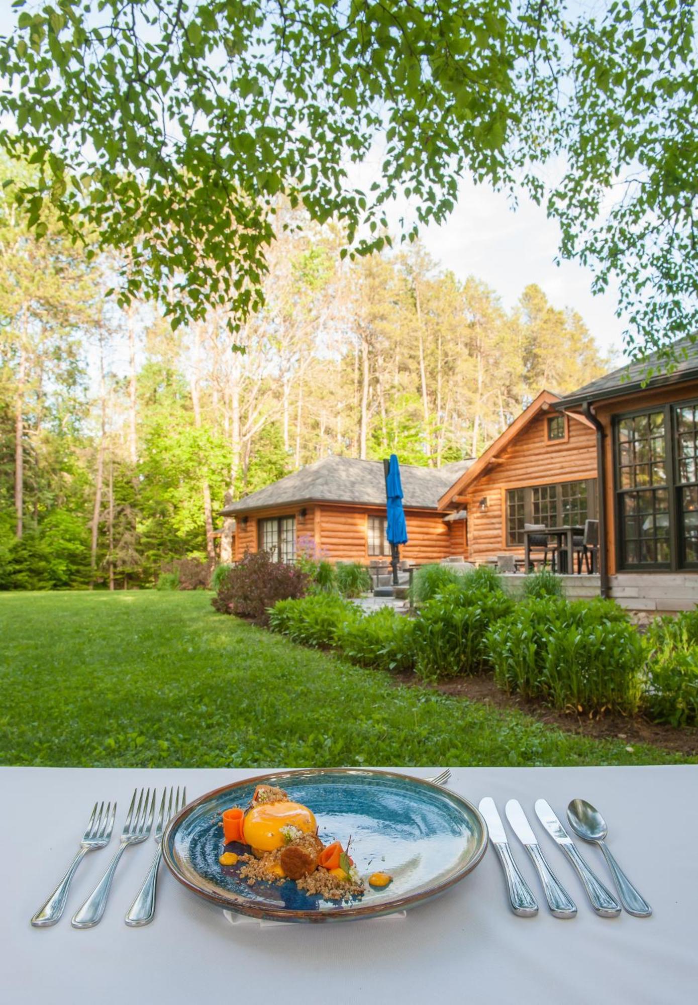 Haliburton Post House Hotel Minden Bagian luar foto