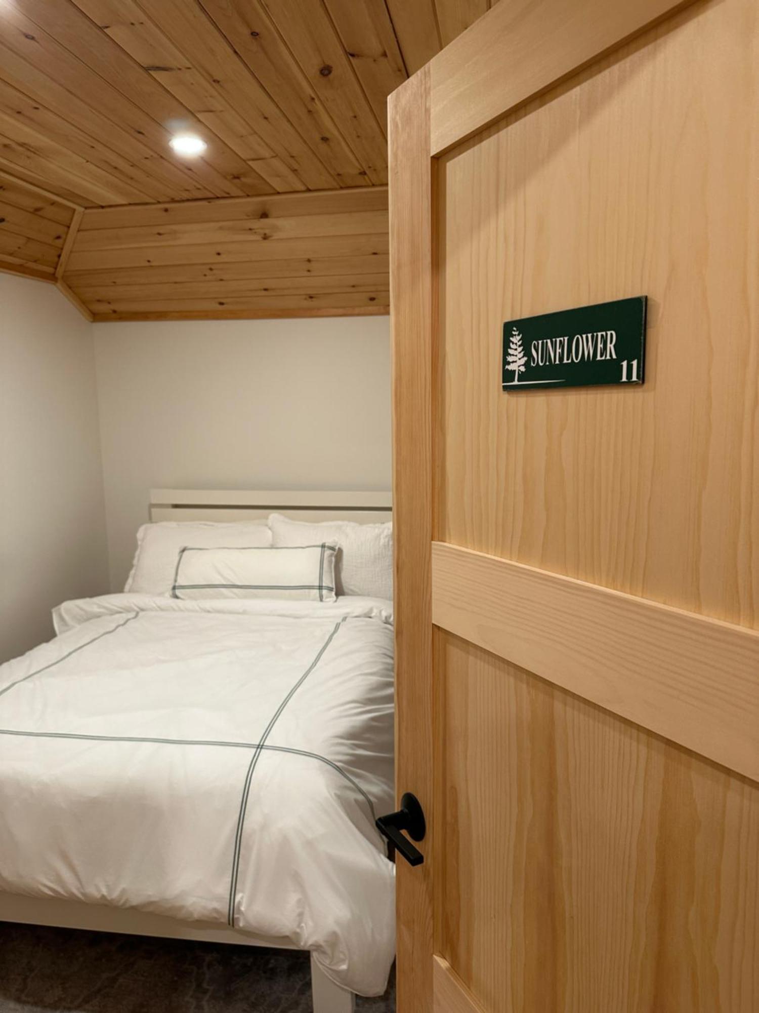 Haliburton Post House Hotel Minden Bagian luar foto