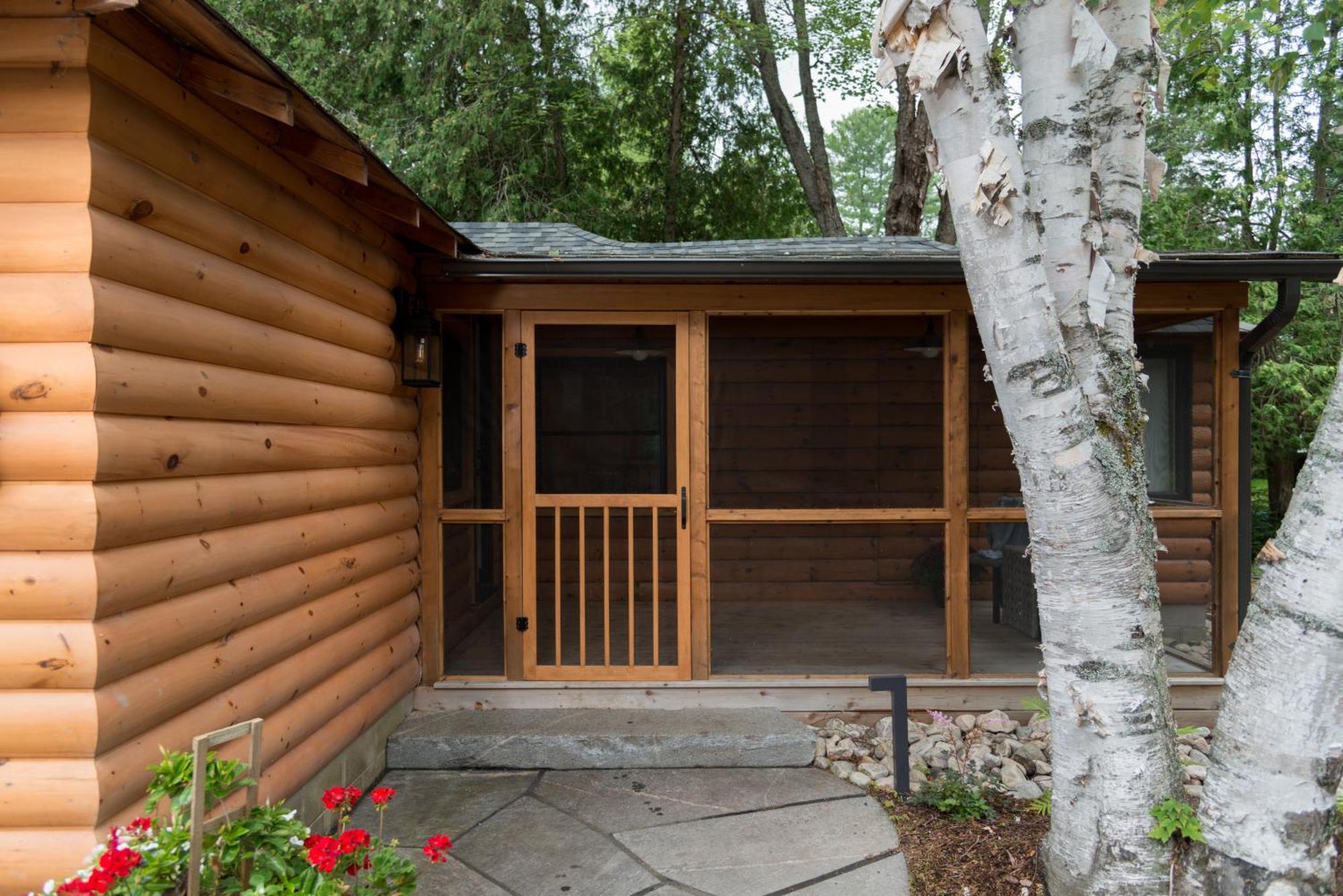 Haliburton Post House Hotel Minden Bagian luar foto