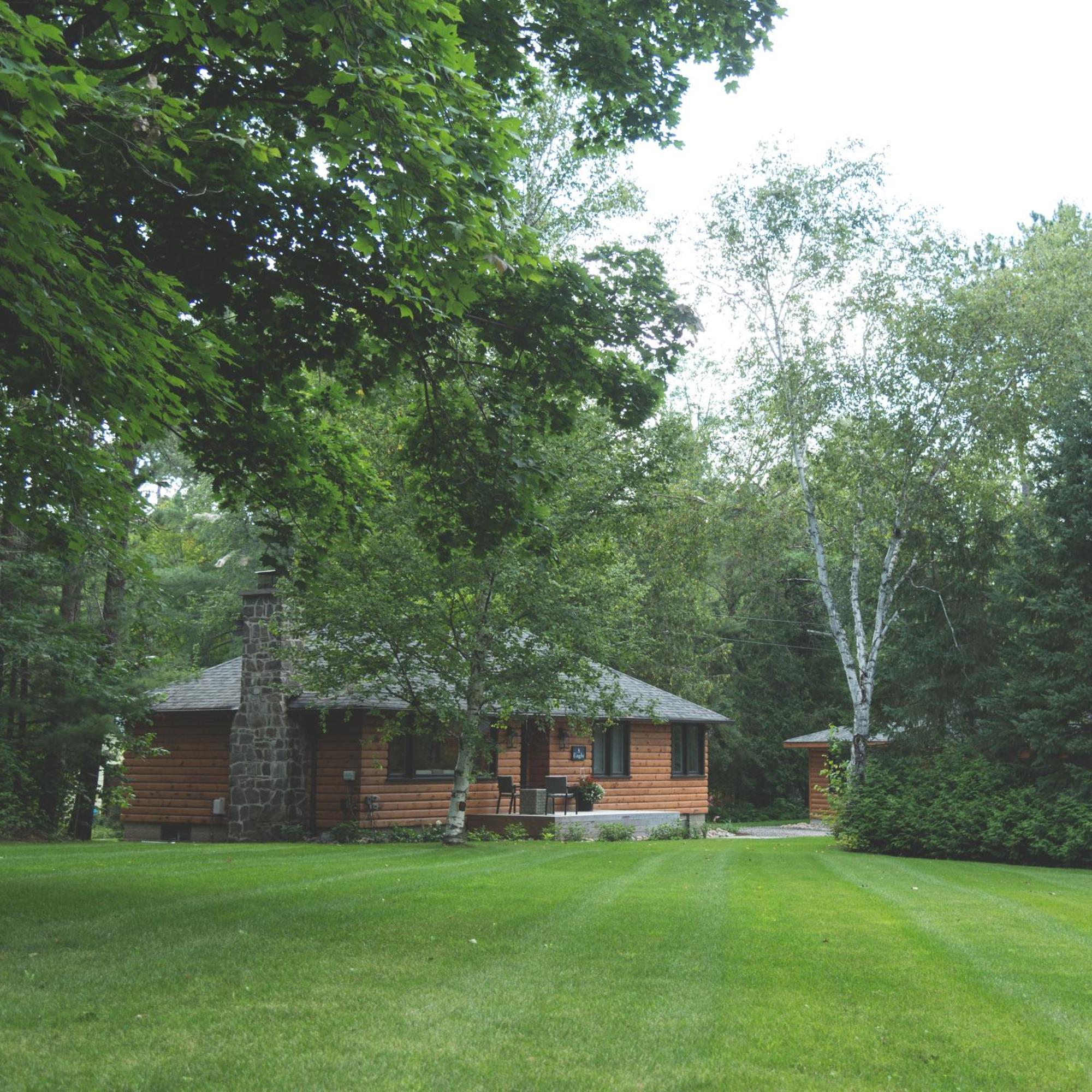 Haliburton Post House Hotel Minden Bagian luar foto