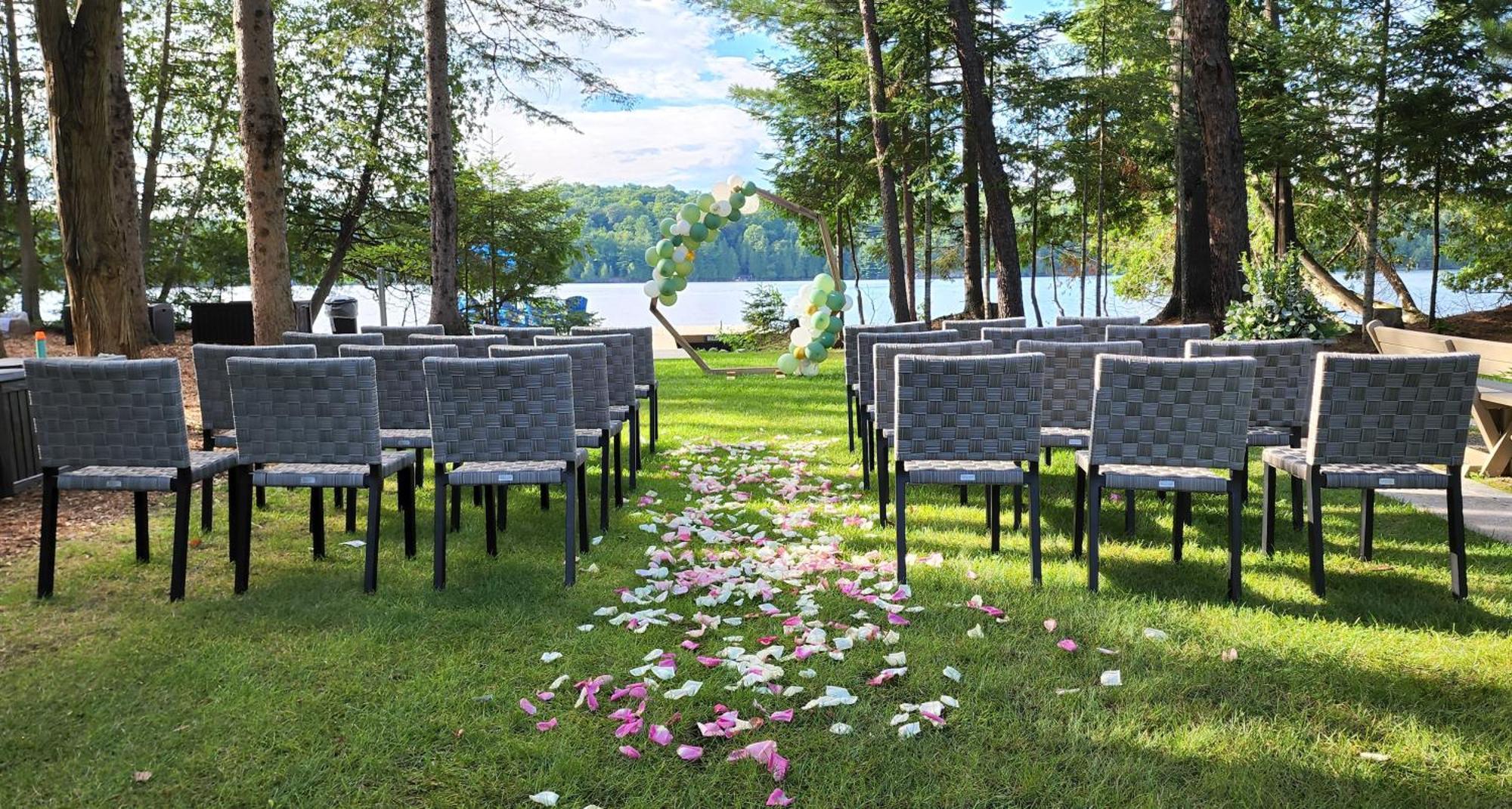 Haliburton Post House Hotel Minden Bagian luar foto